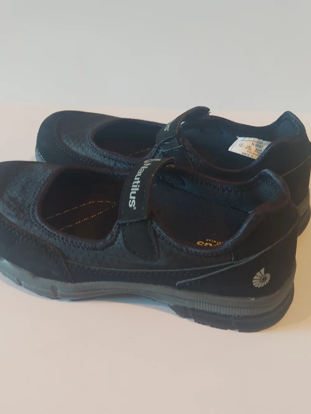 Nautilus Womens Mary Jane Safety Shoe Size 7